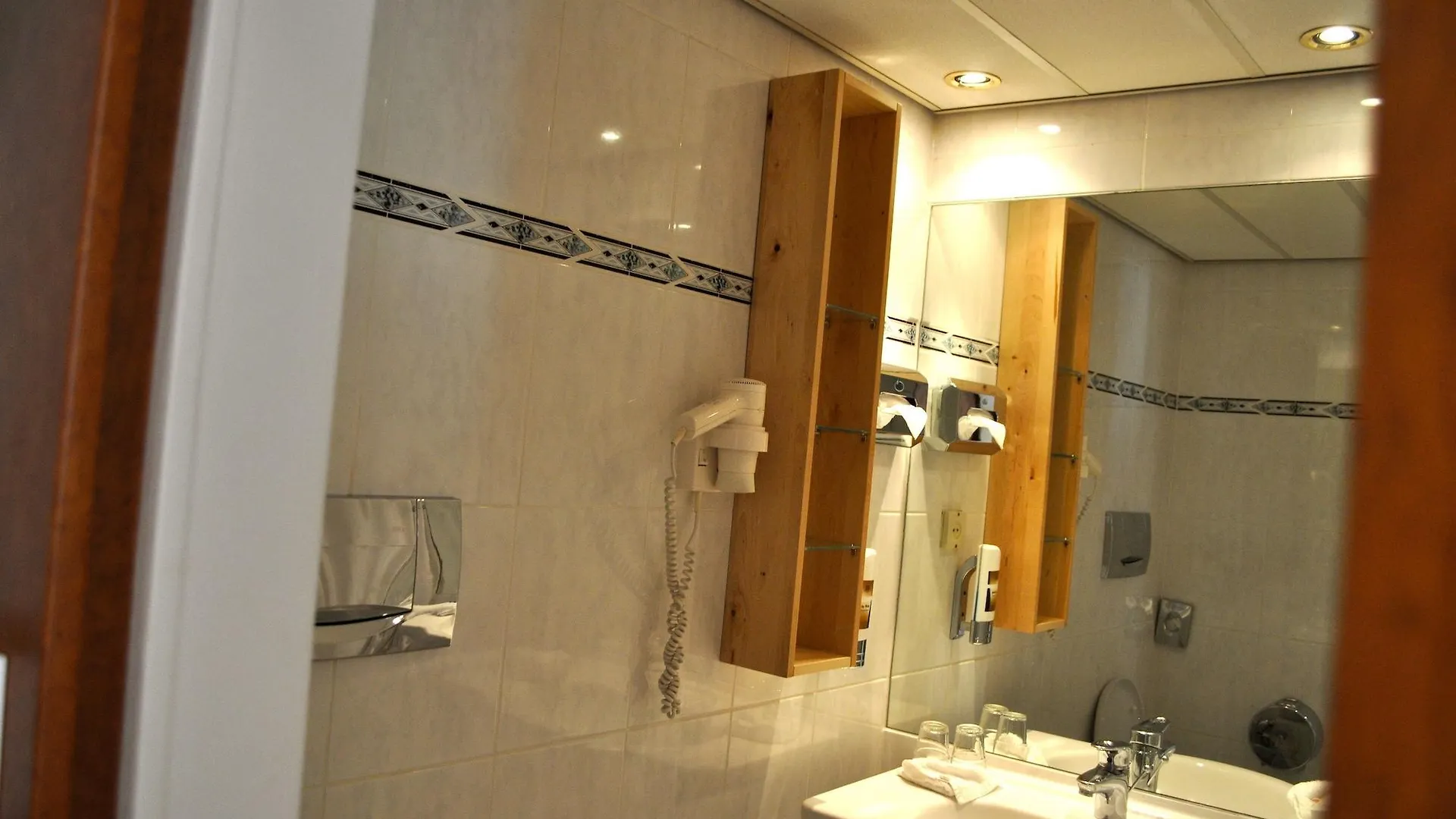 Savoy Hotel Frankfurt am Main 4*,